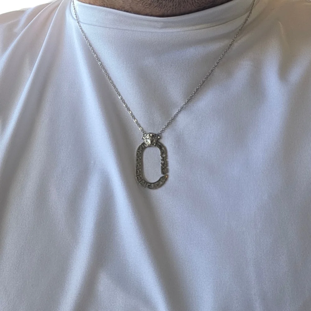 Versace Medusa  Pendant Necklace - Picture 7 of 7